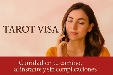 Mujer consultando el Tarot Visa por teléfono con expresión serena y fondo suave
